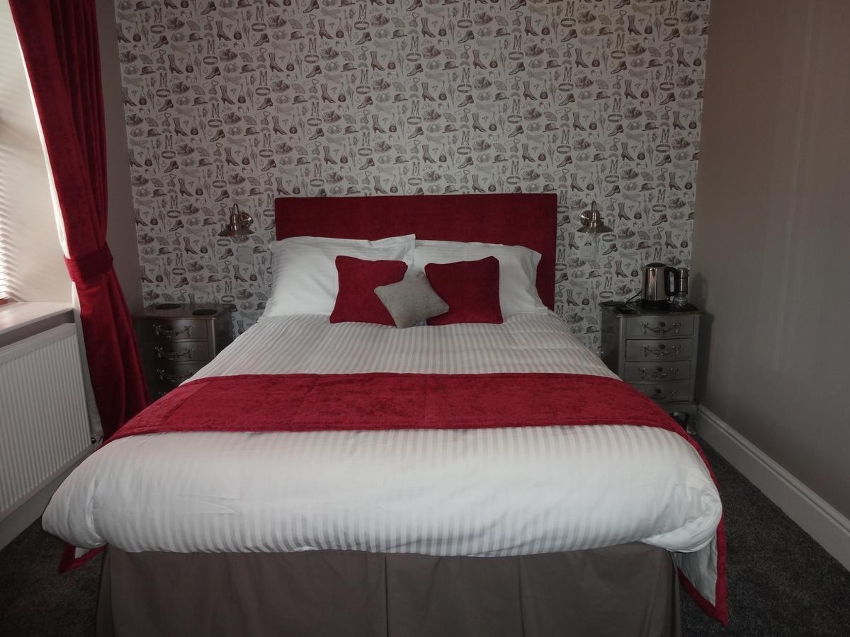 The Snooty Fox Warminster Hotel Екстериор снимка
