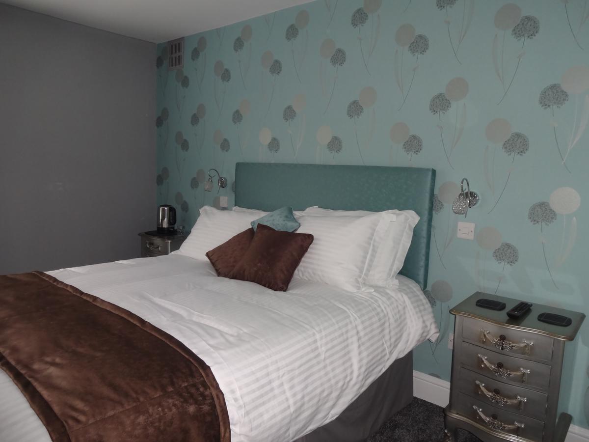 The Snooty Fox Warminster Hotel Екстериор снимка