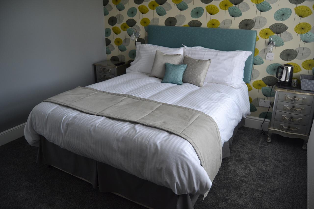 The Snooty Fox Warminster Hotel Екстериор снимка