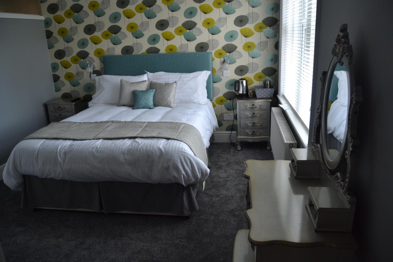 The Snooty Fox Warminster Hotel Екстериор снимка